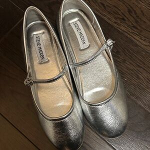 Steve Madden Metallic Silver ballet style flat